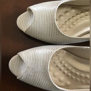 🆕 Creamy Taupe Heels 🦋